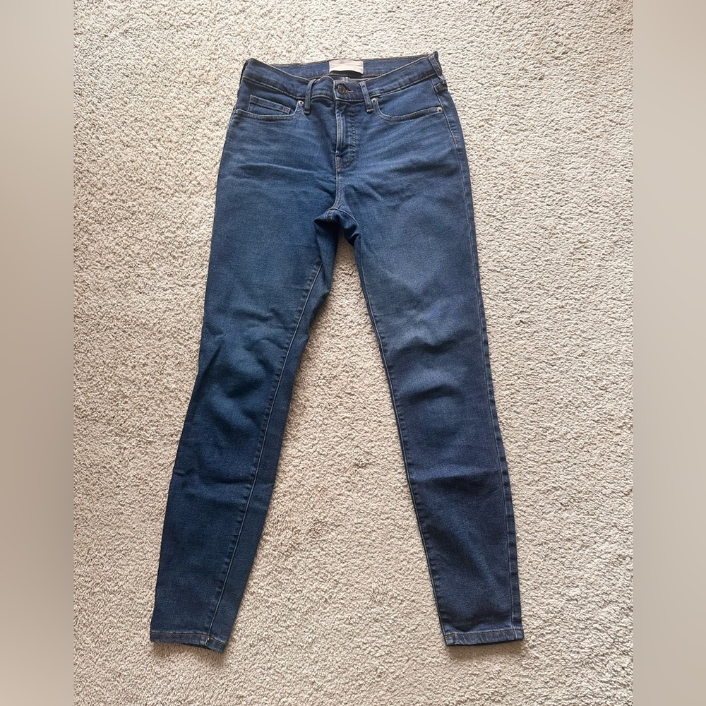 Everlane The Authentic Stretch Mid-Rise Skinny
Size: 28 Tall
Color: Mid Blue